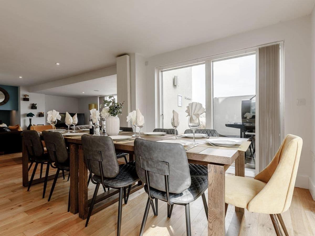 Cotswolds Lakehouse, With Hot Tub & Spa Access, Lower Mill Estate Somerford Keynes Esterno foto