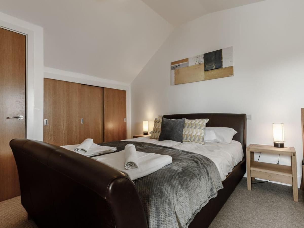 Cotswolds Lakehouse, With Hot Tub & Spa Access, Lower Mill Estate Somerford Keynes Esterno foto