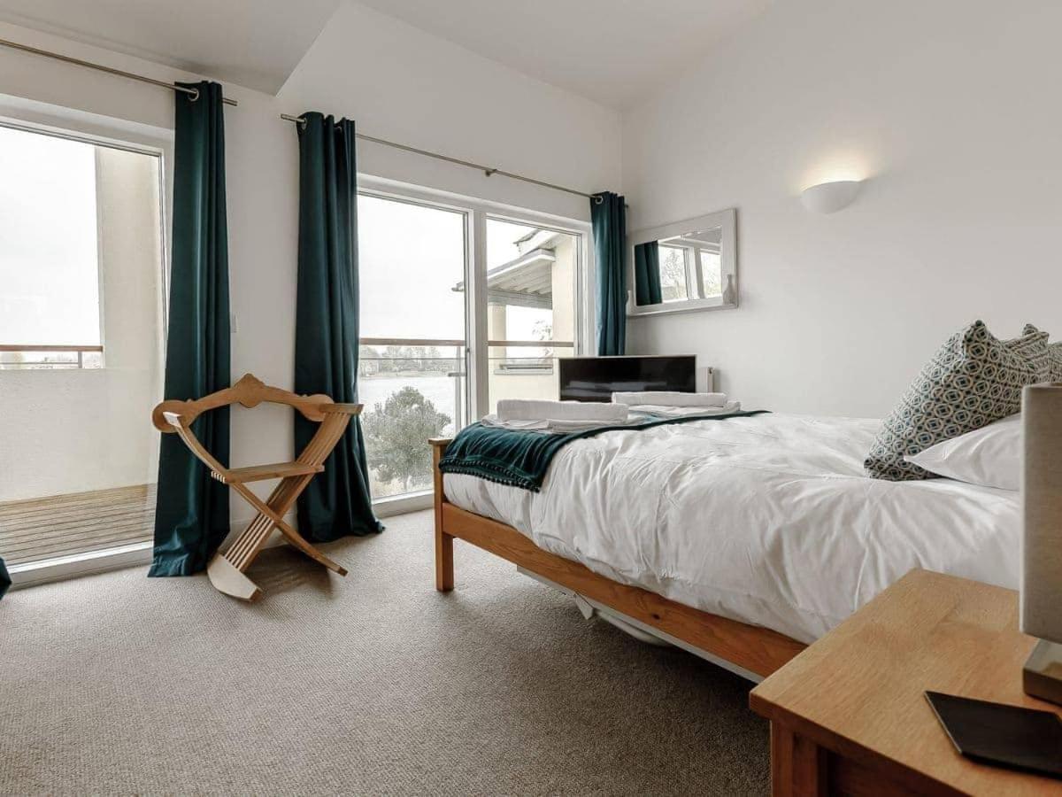 Cotswolds Lakehouse, With Hot Tub & Spa Access, Lower Mill Estate Somerford Keynes Esterno foto