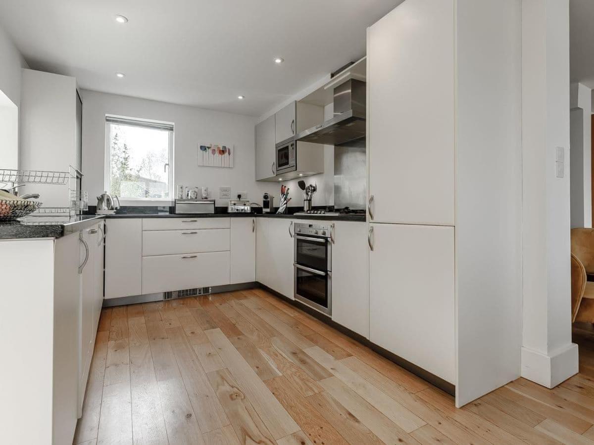 Cotswolds Lakehouse, With Hot Tub & Spa Access, Lower Mill Estate Somerford Keynes Esterno foto